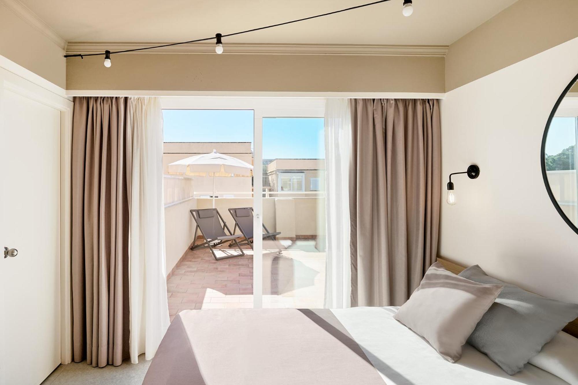 Chambre Double avec Terrasse Privée et Bain à Remous - Brunch à volonté